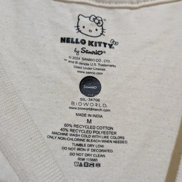 Sanrio Hello Kitty T-shirt NWT Medium - Picture 5 of 8